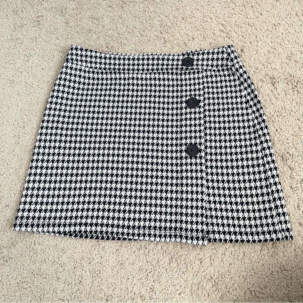 Olive & Oak Black White Houndstooth Print Mini Skirt Size Medium Button detail